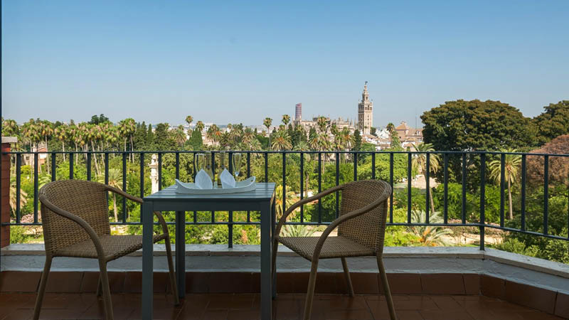 Udsigt fra en suite med balkon p Hotel Alcazar i Sevilla